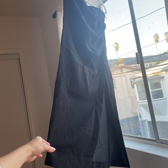Zara Dresses & Skirts - Black midi skirt with slit